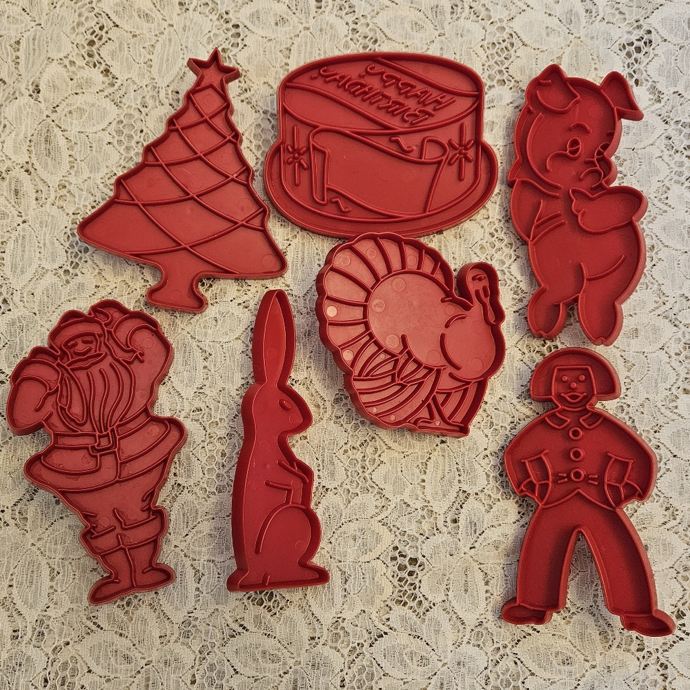 Tupperware Red Holiday Cookie Cutters Set Seven Vintage Classic Plastic